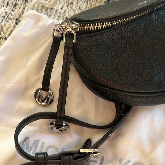 Michael Kors belt bag - Picture 3 of 6